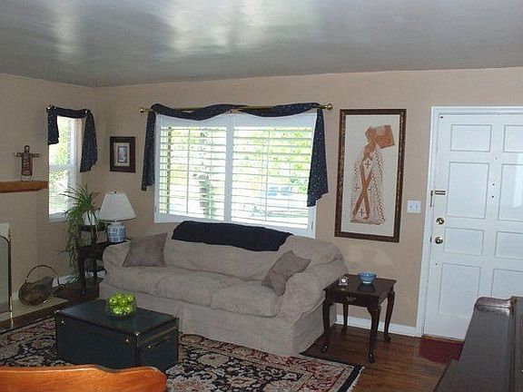 2nd image of 2562 E Simpson Ave