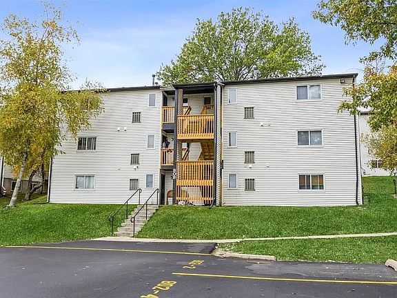 2nd image of 808 Westwinds Dr APT 4