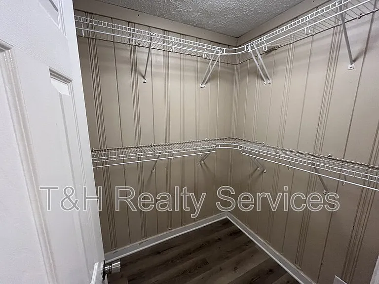 6155 Broadway St — Photo 12