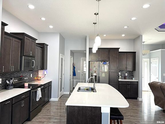 3rd image of 1504 Woods Ave