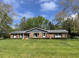 825 Poplar Creek Dr, Brookfield, WI 53045