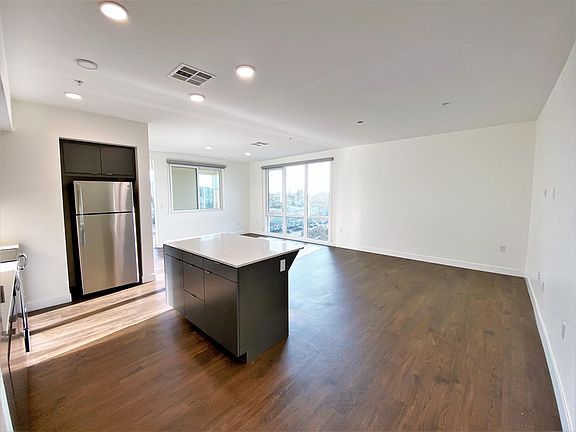 3rd image of 2000 El Cajon Blvd #736