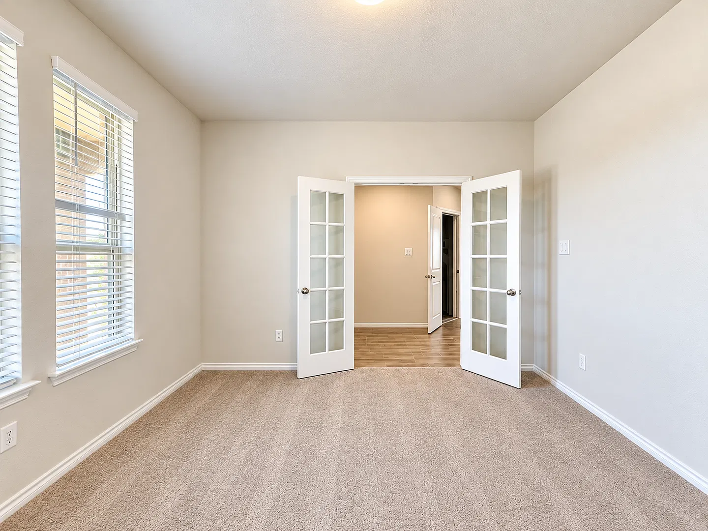 Like-New Home In Hulen Trail Addition | Crowley Isd! — Photo 4