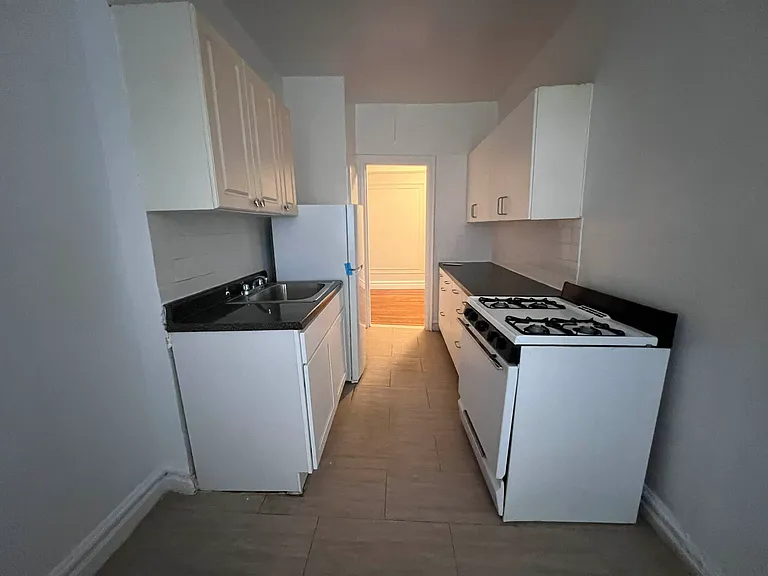 47 Seaman Ave #3C — Photo 3