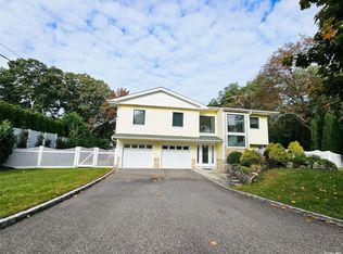21 Bobcat Ln, East Setauket, NY 11733