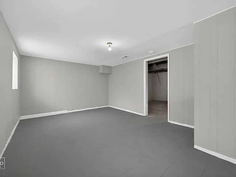 13041 S Eberhart Ave — Photo 12