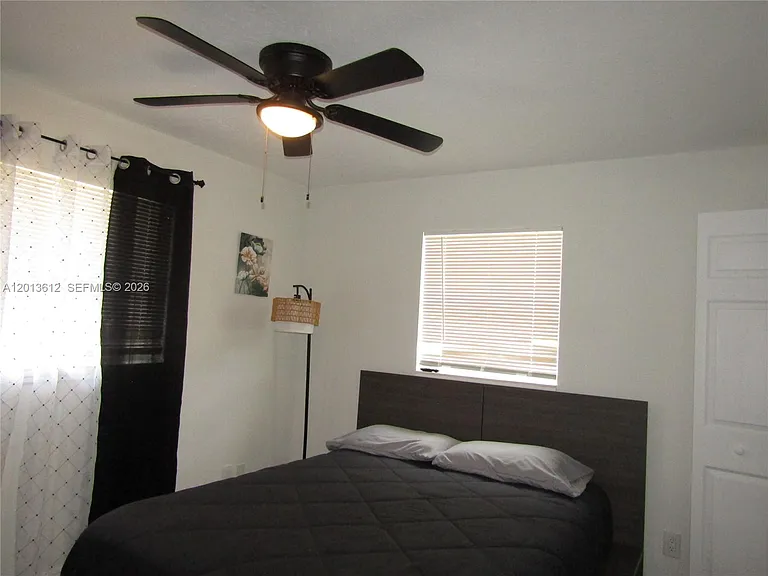 2447 Messina Ave — Photo 19