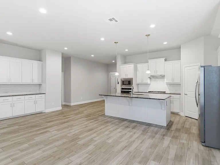1017 Almond St — Photo 9