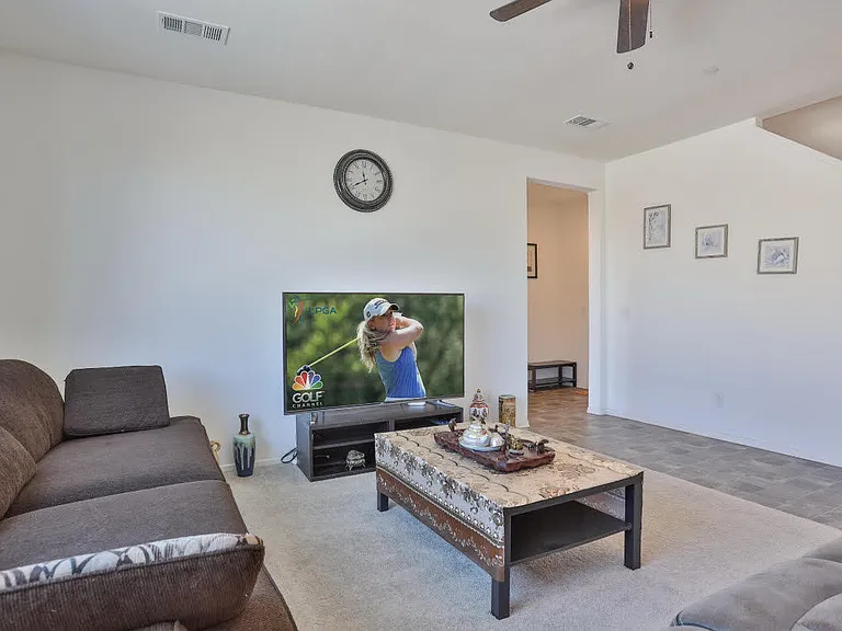 84422 Calle Larriva — Photo 9