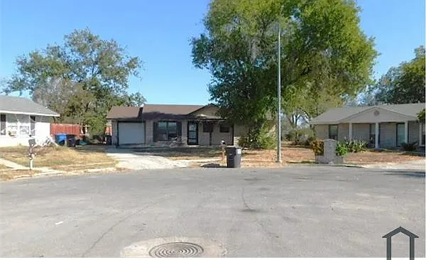 4 bed, 1218 sqft, $1,525 — Photo 4
