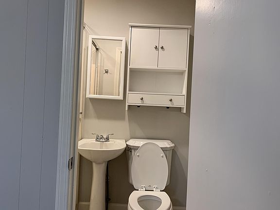 5th image of 905 Honeywood Ln