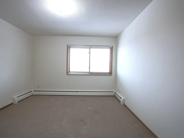 Brittany Apartments — Photo 18