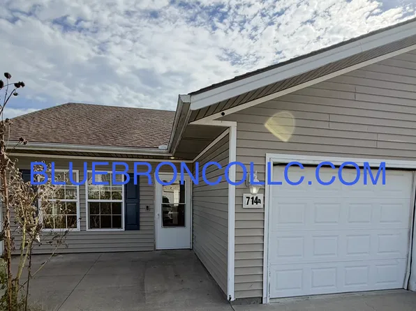 714 Meadow Ln APT A, Peculiar, MO 64078