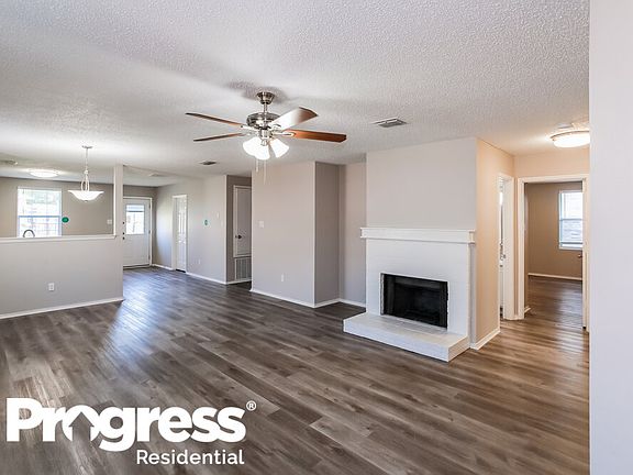 3rd image of 916 Ann Dr