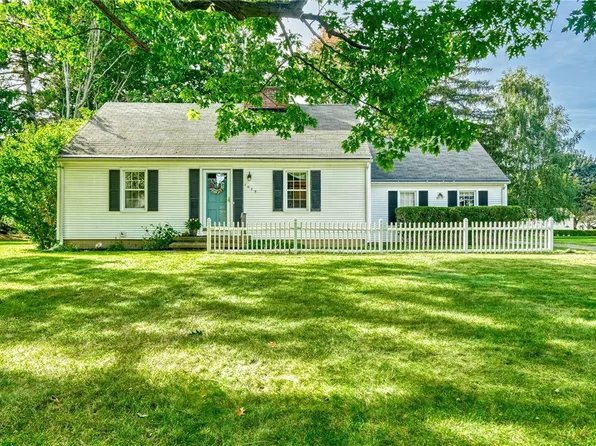 1075 Cherry Hill Ln, Webster, NY 14580