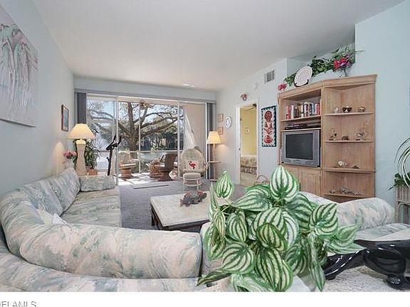 5th image of 760 Wiggins Lake Dr APT 102