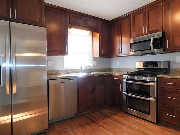 3rd image of 503 Woodcliffe Ct