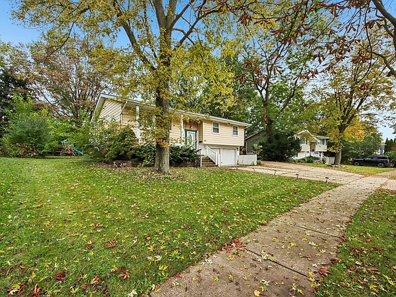 3rd image of 1410 Princeton Ln