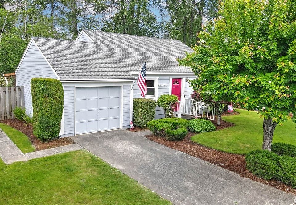 Super charming home in quiet Meadow Hills neighborhood.