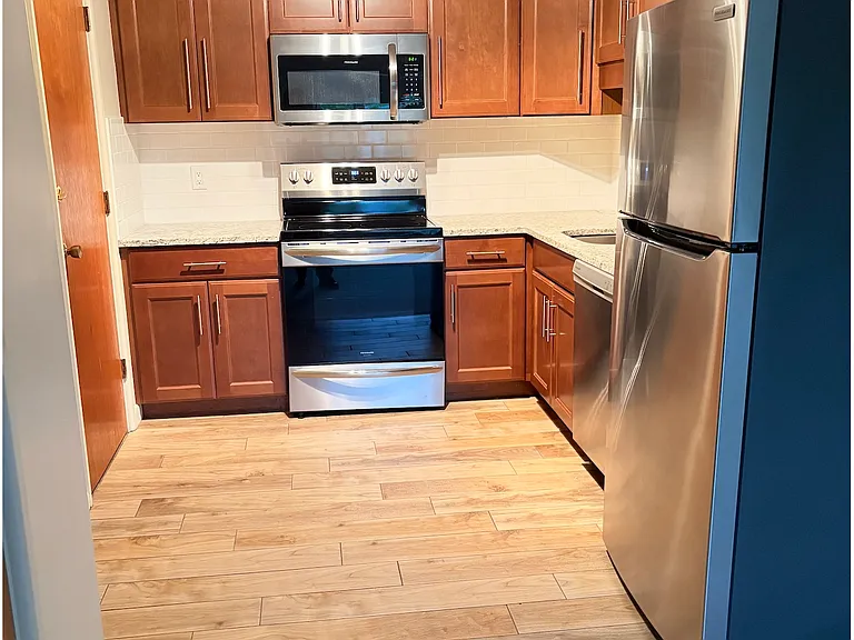 Lexington St Apartments — Photo 3