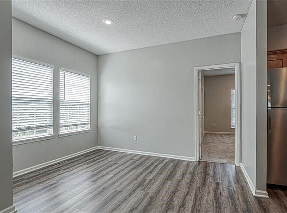 3rd image of 10351 Parkview Ave