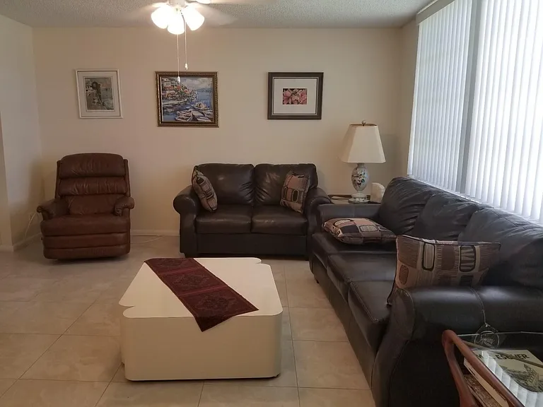 17 Willowbrook Ln #106 — Photo 3