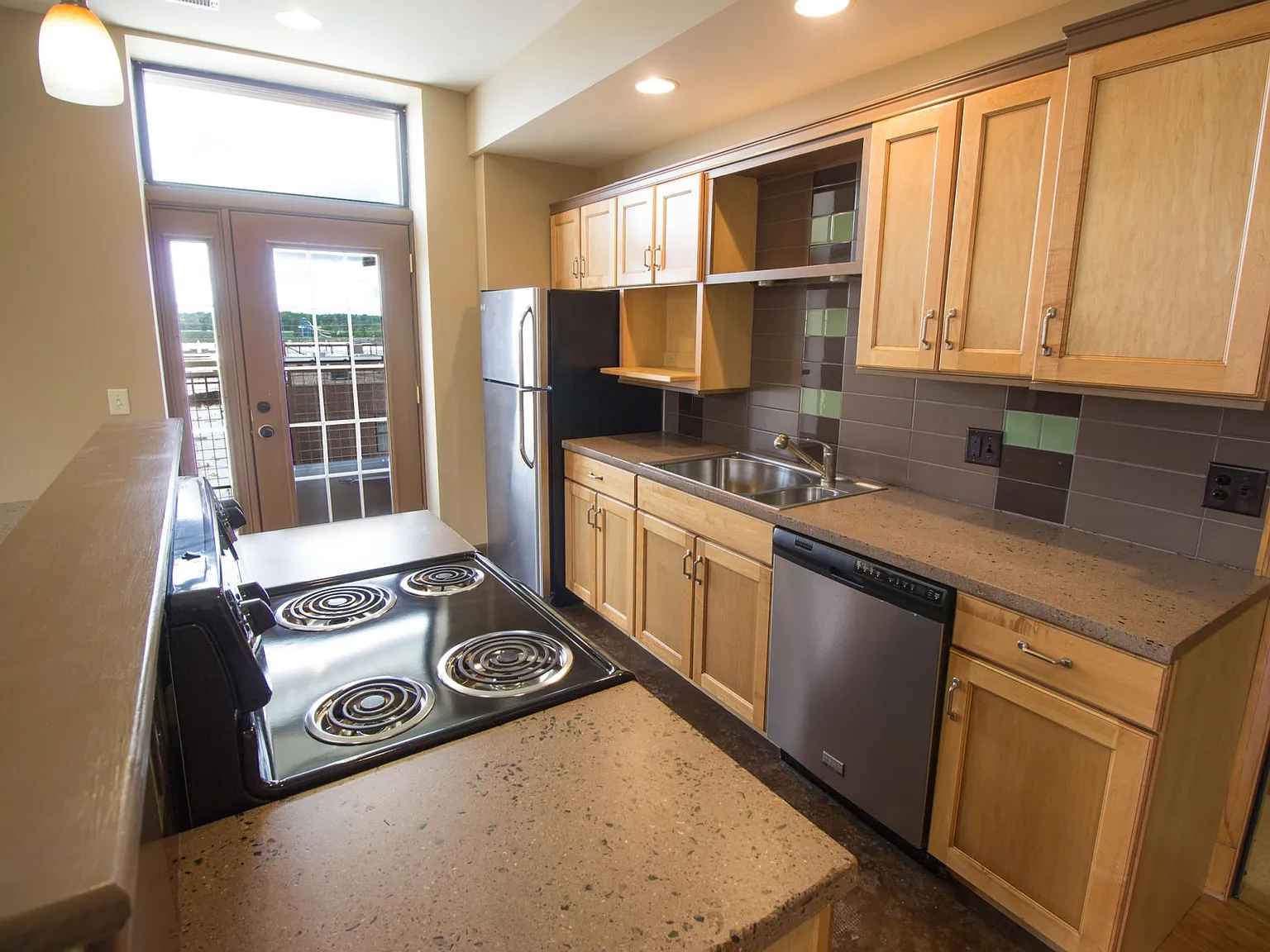 2 bed, 925 sqft, $900 — Photo 2