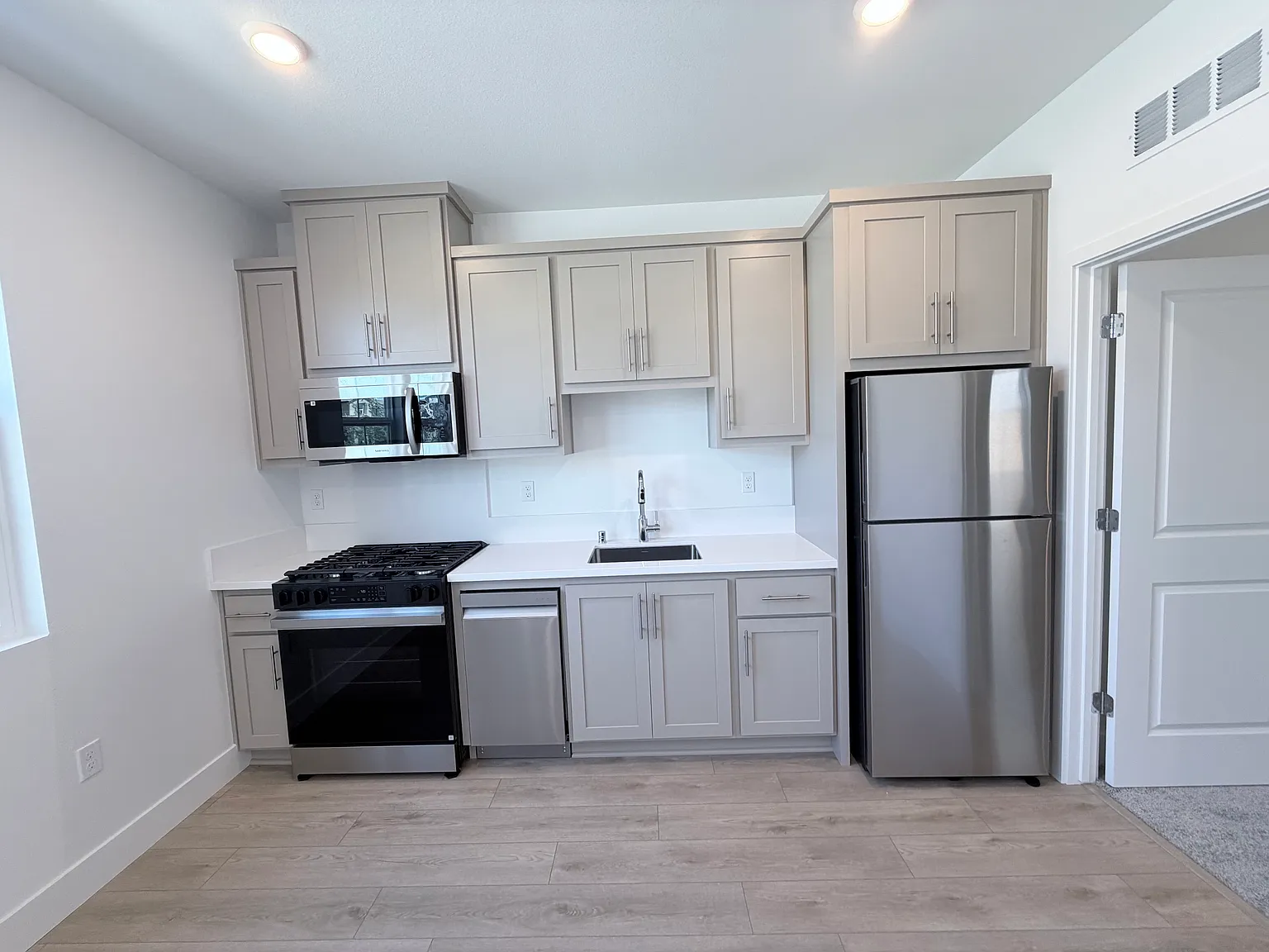 1 bed, 350 sqft, $2,000 — Photo 1