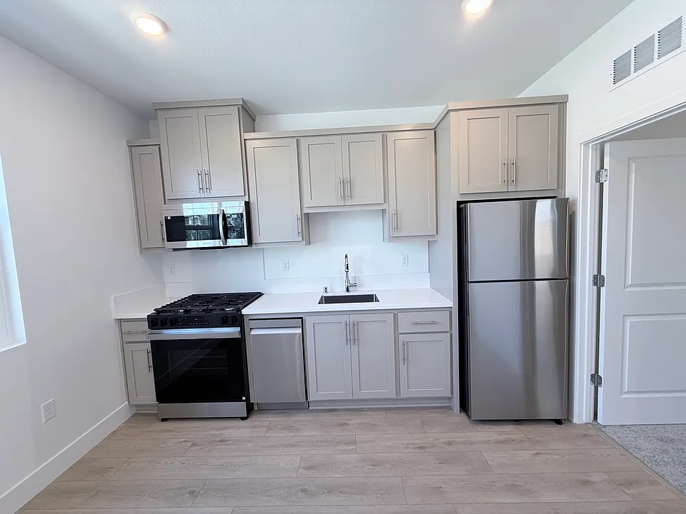2658 Kester Way #1