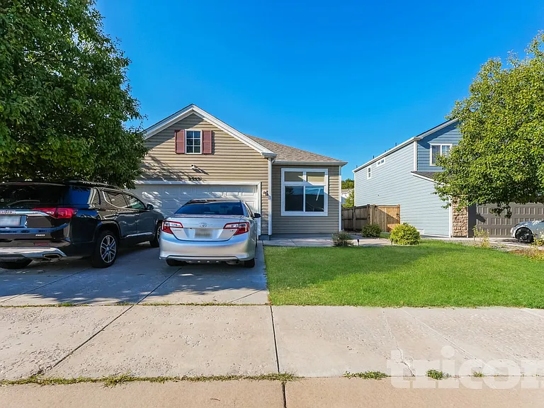 8359 Silver Glen Dr — Photo 1