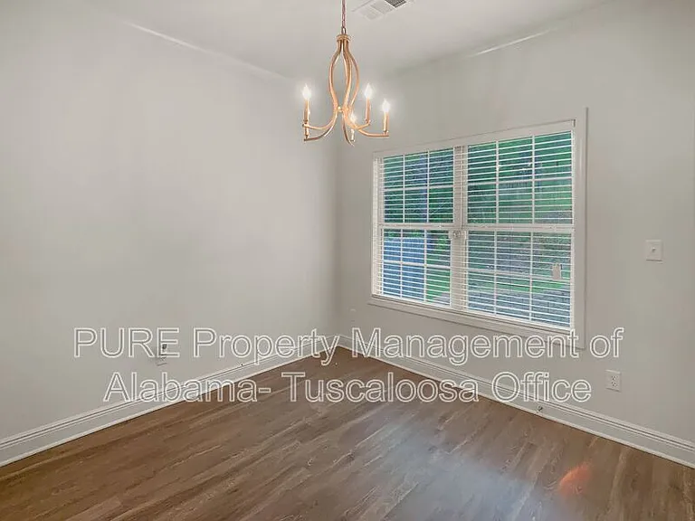 5035 Easton Dr — Photo 6