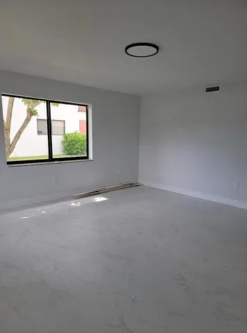 240 SW 7th St — Photo 6