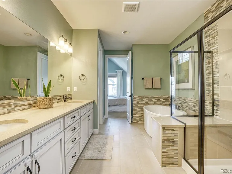 13700 Raritan Dr — Photo 20