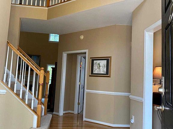 2nd image of 60 Boulder Dr