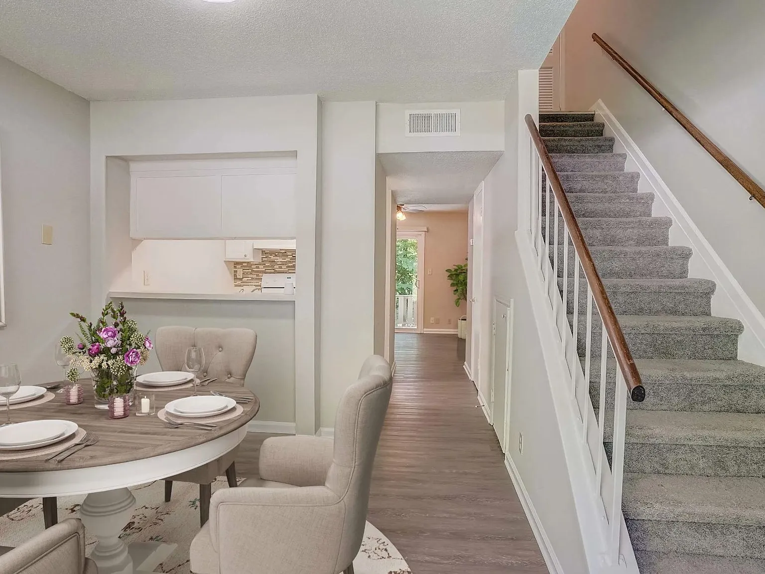 Beautiful Chesney Woods Townhomes — Photo 1