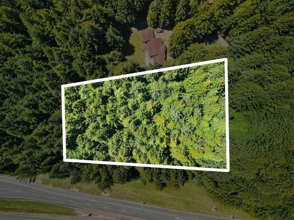 411 Leland Dr, Crescent City, CA 95531