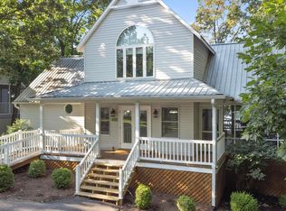 513 Yacht Dr, Grand Rivers, KY 42045