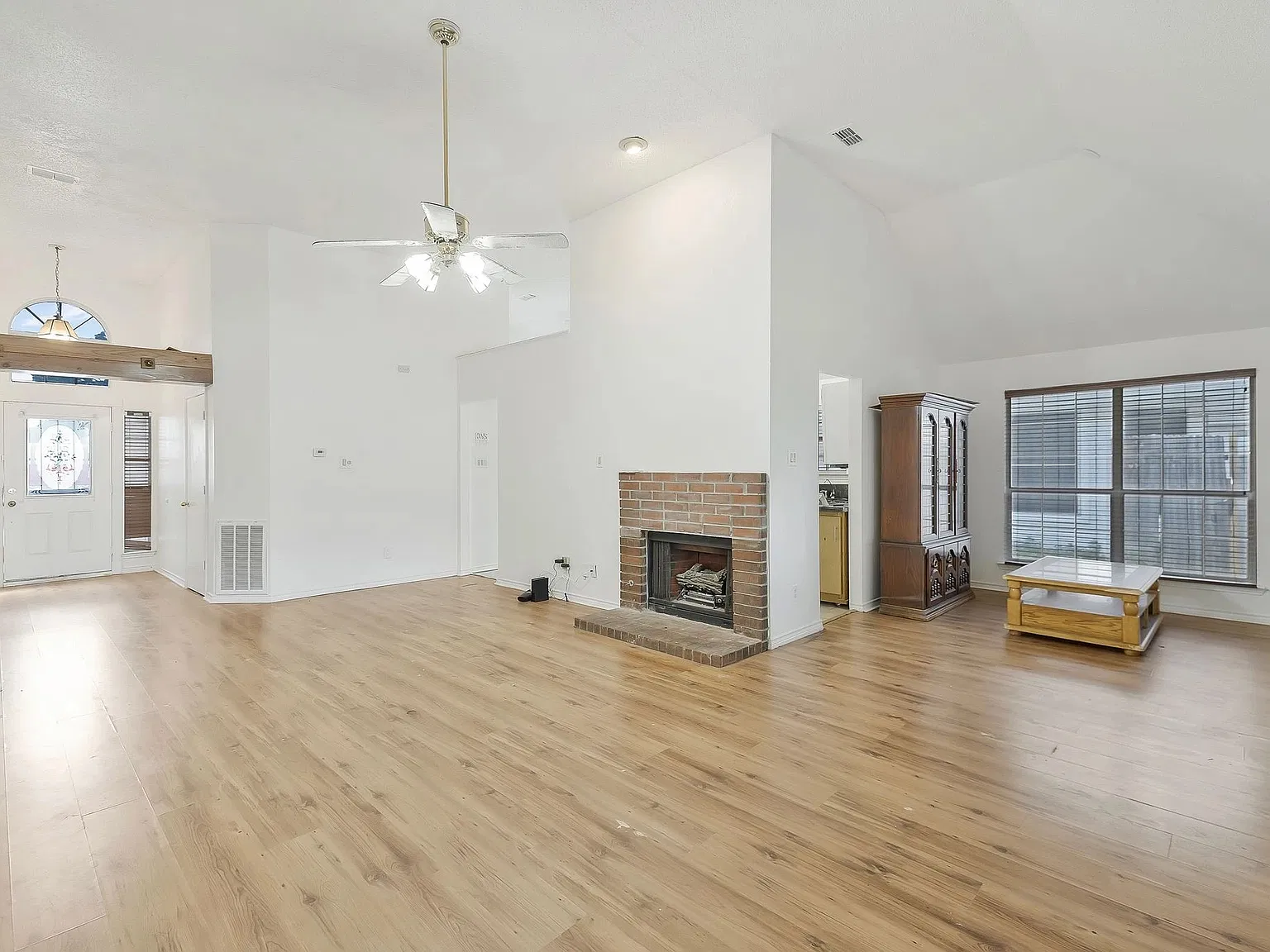 4 bed, 1587 sqft, $1,915 — Photo 4