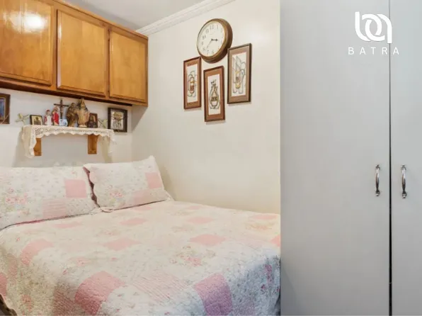 305 East 24th Street image 10 of 12