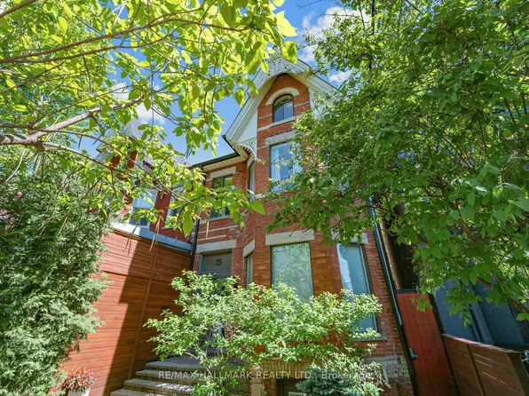 25 Grange Ave, Toronto, ON M5T 1C6