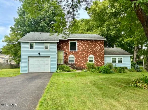 6 Pinestump Road, Albany, NY 12205