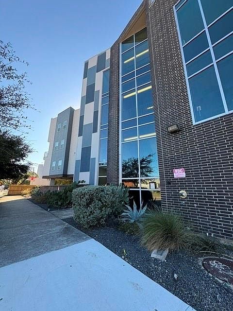 1st image of 1011 Studemont St Ste 204