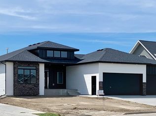 4704 Marsh Hawk Dr, Bismarck, ND 58503
