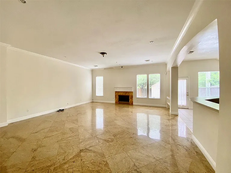 10323 Stanbrook Dr — Photo 5