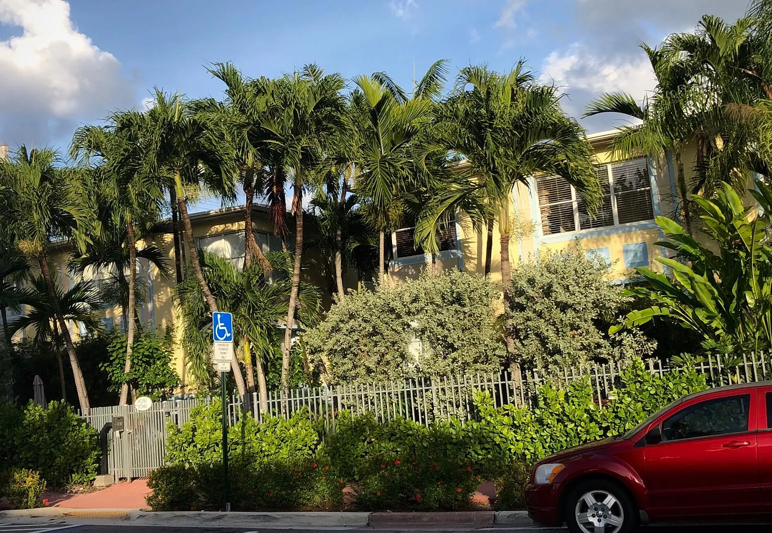 1051 Euclid Ave — Photo 4