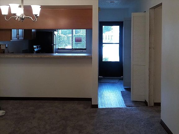 4th image of 403 Prestwick Pl