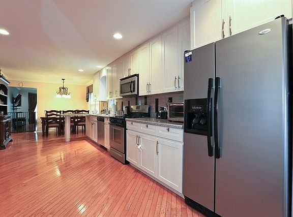 3rd image of 4102 N Oleander Ave