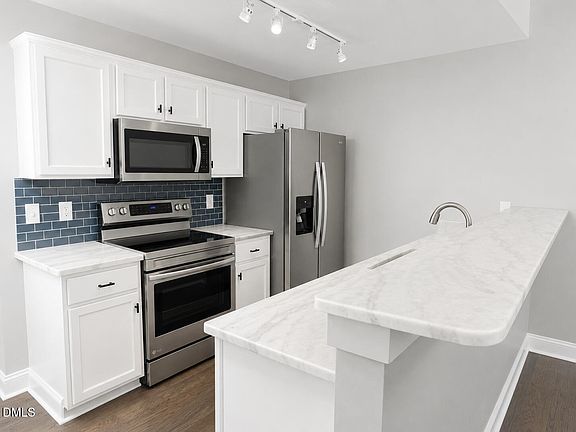 5th image of 10 Crystal Oaks Ct