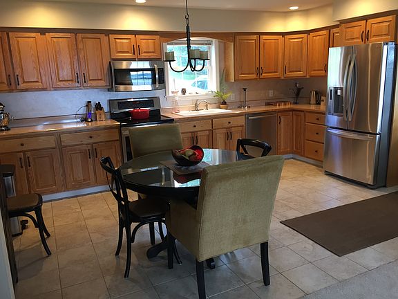 3rd image of 154 River Dr