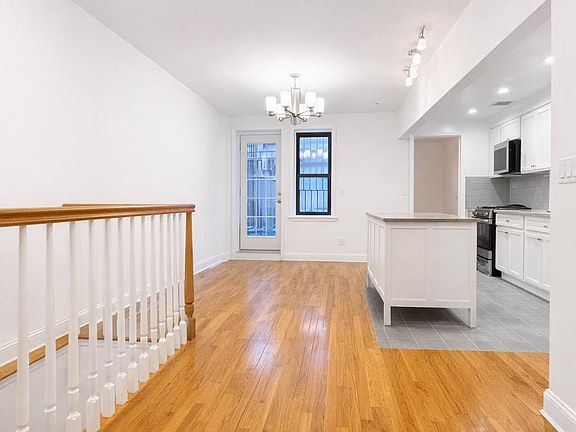 3rd image of 55 W 68th St #B